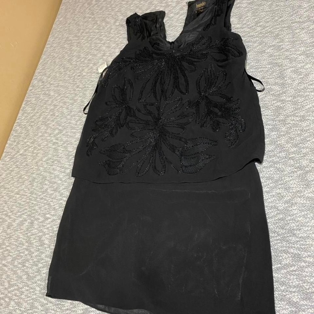 Laundry black dress with‎ beaded details and bow tie back. Size women 6. SKU784